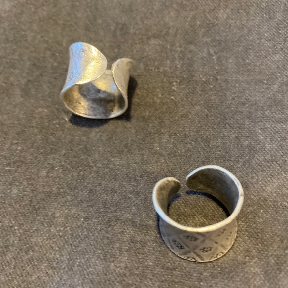 Ring - Picture 3 of 3